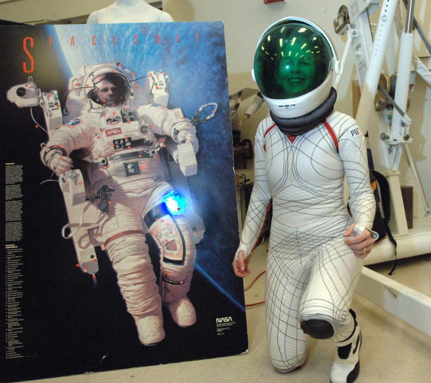 BioSuit compared with traditional gas-pressurised suit